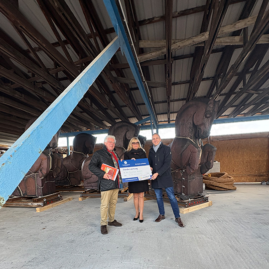 Prof. Dr. Christian Antz, OB  Simone Borris und Hagen Reum mit Förderscheck