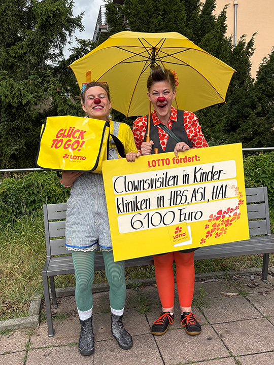 Stephanie Lehmann und Kerstin Ohlendorf (v.l.) vom Clownsnasen e.V.