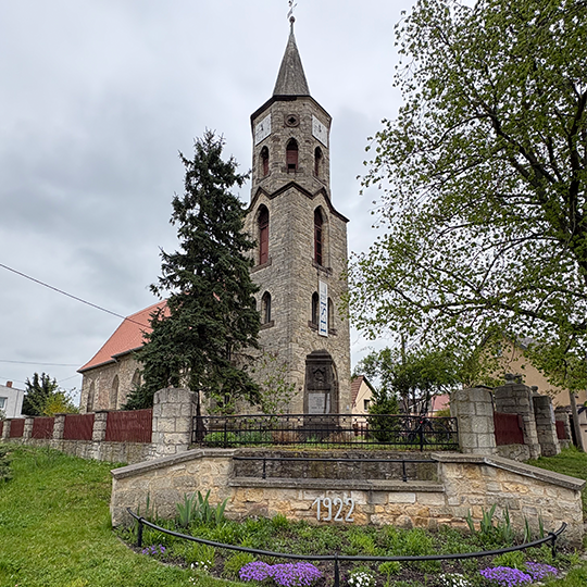 Foto der Kirche St. Margarethe Lunst&auml;dt