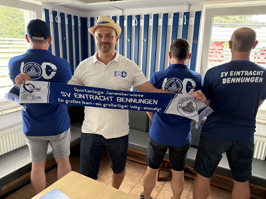 Vereinsvorsitzender Mario Sormes mit Team