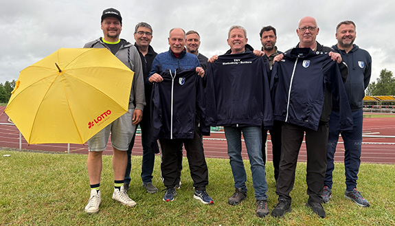 Mannschaft des TSV Hindenburg-Bertkow mit neuer Bekleidung 